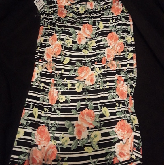 Dresses & Skirts - Below knee stretch skirt